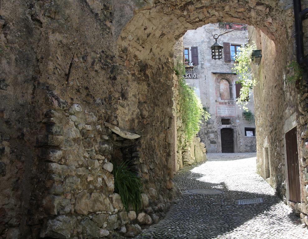 La Piazzetta Di Canale B&B Tenno Exterior photo