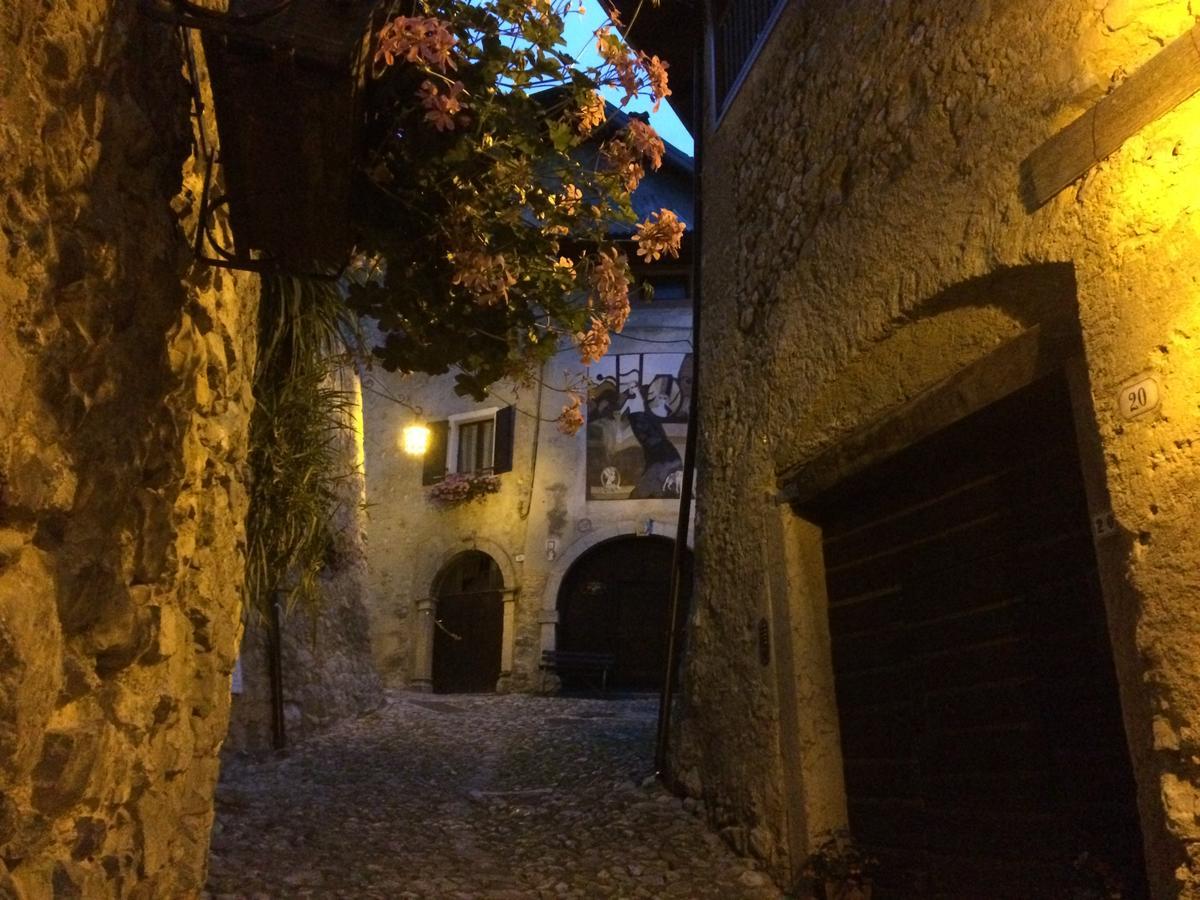 La Piazzetta Di Canale B&B Tenno Exterior photo
